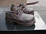 Памятник ботинкам 92 размера